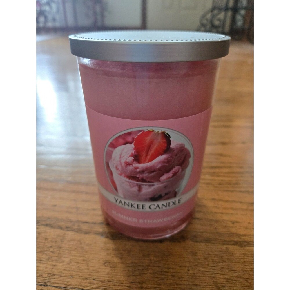 Yankee Candle Summer Strawberry 20 oz "Retired Scent" Rare